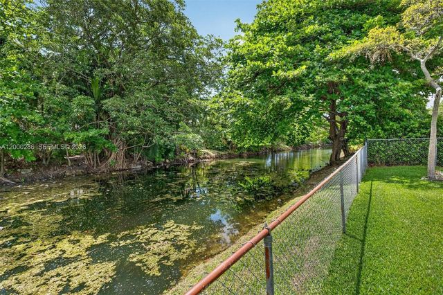 7009 SW 66th Ave, South Miami, FL 33143