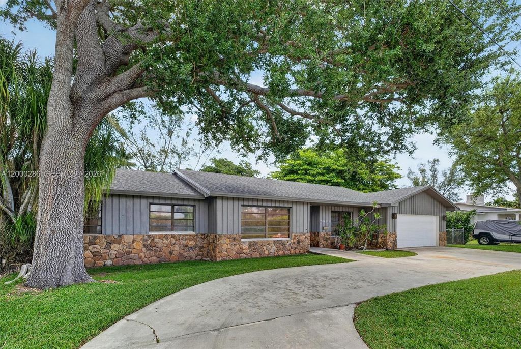 7009 SW 66th Ave, South Miami, FL 33143