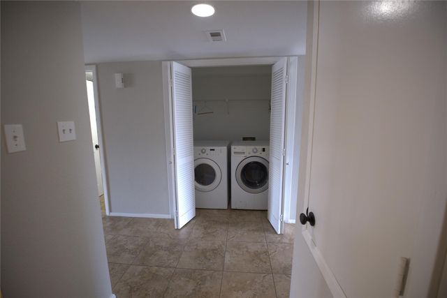 4444 Victory Drive 1208, Houston, TX 77088