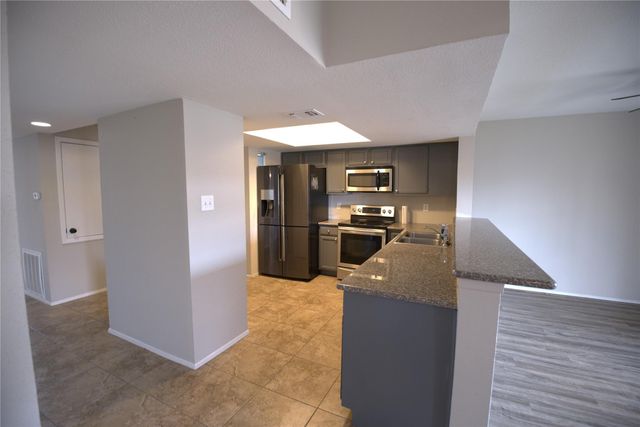 4444 Victory Drive 1208, Houston, TX 77088