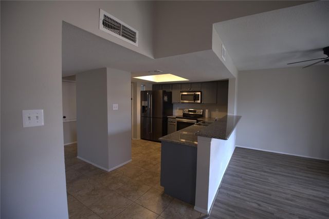 4444 Victory Drive 1208, Houston, TX 77088