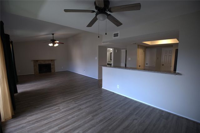 4444 Victory Drive 1208, Houston, TX 77088