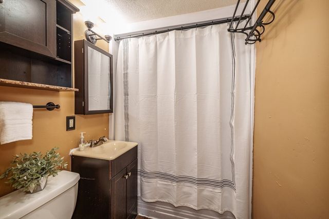 7 East St, Springfield, MA 01104