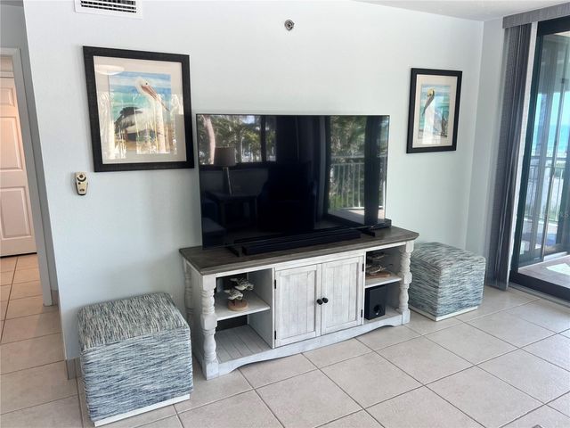 1001 POINT OF ROCKS ROAD 212, Sarasota, FL 34242