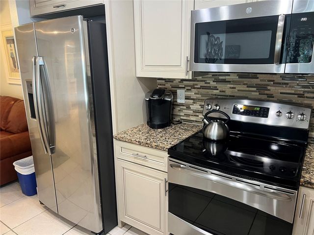 1001 POINT OF ROCKS ROAD 212, Sarasota, FL 34242