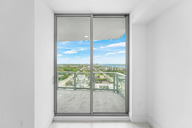 220 Lake Shore Drive 1613, Lake Park, FL 33403