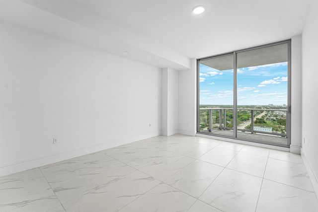 220 Lake Shore Drive 1613, Lake Park, FL 33403