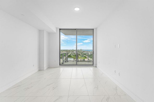 220 Lake Shore Drive 1613, Lake Park, FL 33403