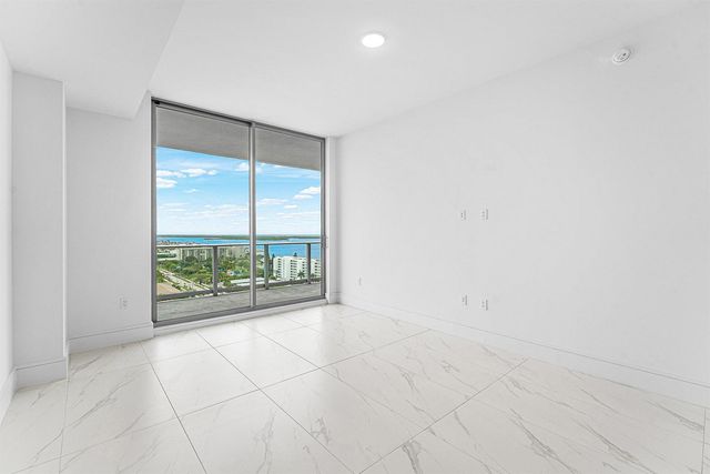 220 Lake Shore Drive 1613, Lake Park, FL 33403