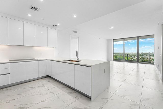 220 Lake Shore Drive 1613, Lake Park, FL 33403