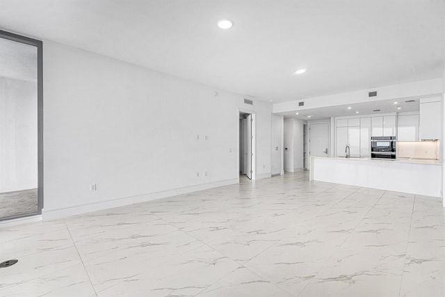 220 Lake Shore Drive 1613, Lake Park, FL 33403
