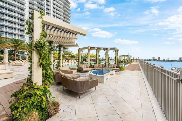 220 Lake Shore Drive 1613, Lake Park, FL 33403