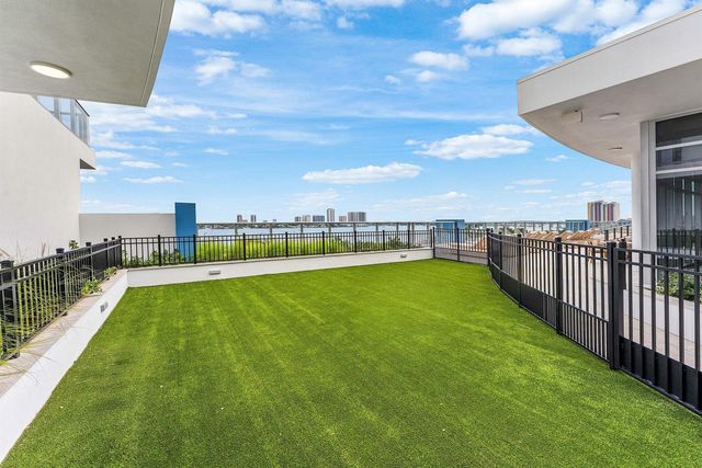220 Lake Shore Drive 1613, Lake Park, FL 33403