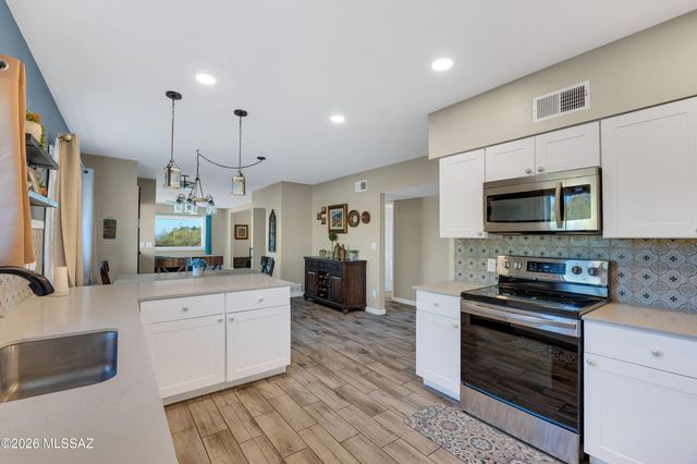 7141 N Camino De Fosforo, Tucson, AZ 85718