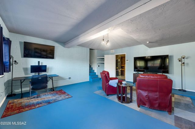 7141 N Camino De Fosforo, Tucson, AZ 85718
