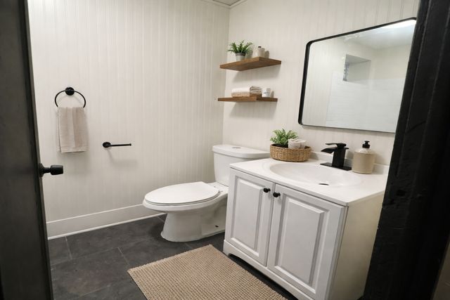 7357 S Saint Lawrence Avenue 1, Chicago, IL 60619