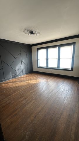 7357 S Saint Lawrence Avenue 1, Chicago, IL 60619