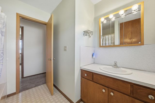 302 10th Avenue E, West Fargo, ND 58078