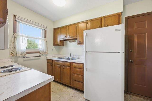302 10th Avenue E, West Fargo, ND 58078