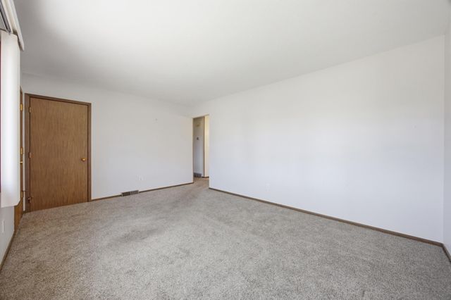 302 10th Avenue E, West Fargo, ND 58078