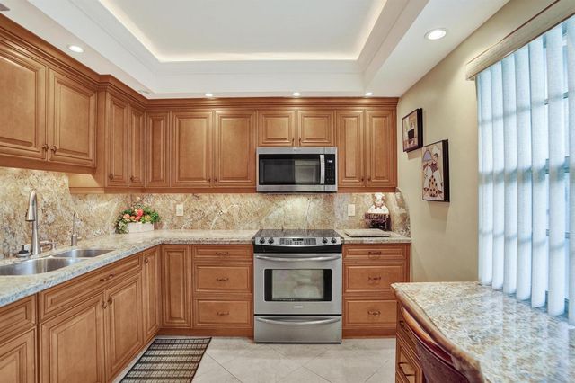806 Cypress Boulevard 104, Pompano Beach, FL 33069