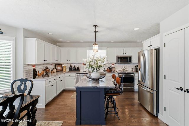11001 Kaufman Farm Dr, Louisville, KY 40291