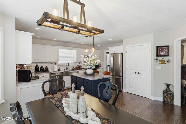11001 Kaufman Farm Dr, Louisville, KY 40291