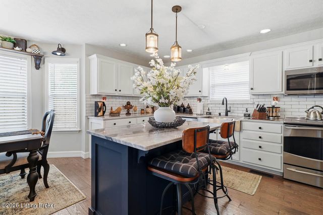 11001 Kaufman Farm Dr, Louisville, KY 40291