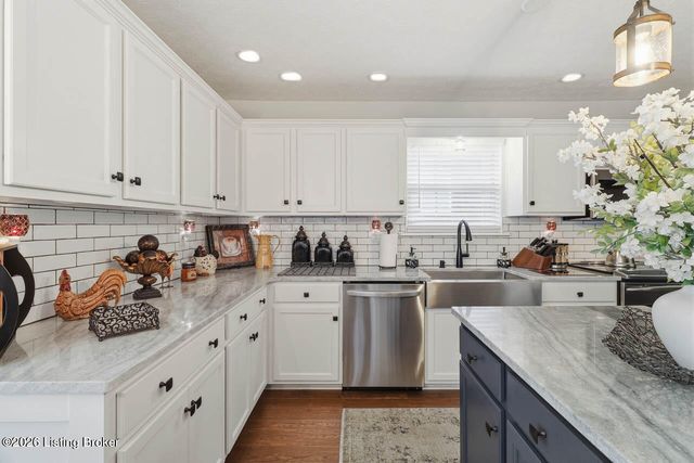 11001 Kaufman Farm Dr, Louisville, KY 40291