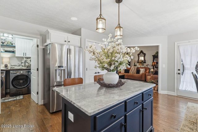 11001 Kaufman Farm Dr, Louisville, KY 40291
