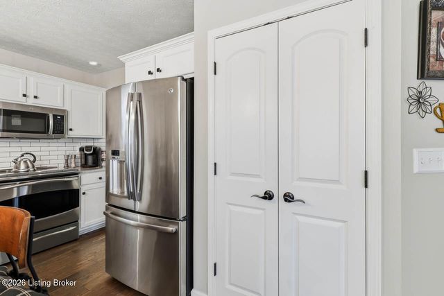 11001 Kaufman Farm Dr, Louisville, KY 40291
