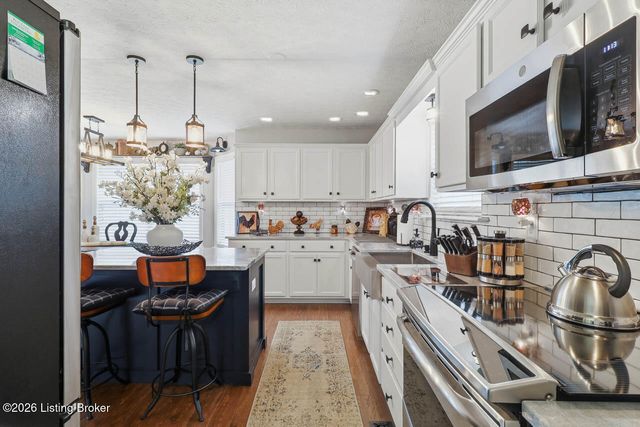 11001 Kaufman Farm Dr, Louisville, KY 40291