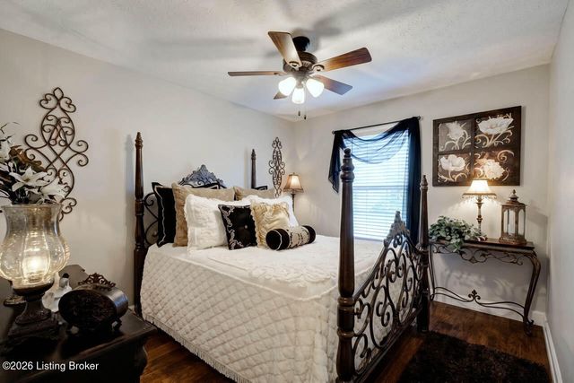 11001 Kaufman Farm Dr, Louisville, KY 40291