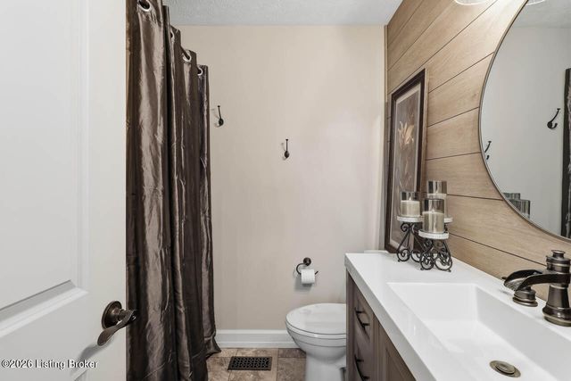 11001 Kaufman Farm Dr, Louisville, KY 40291