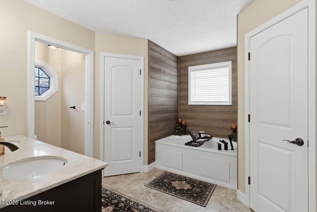 11001 Kaufman Farm Dr, Louisville, KY 40291