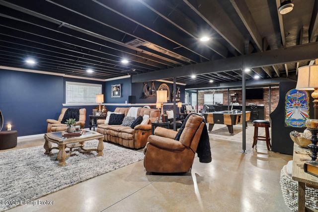 11001 Kaufman Farm Dr, Louisville, KY 40291