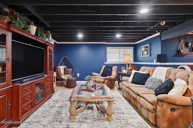 11001 Kaufman Farm Dr, Louisville, KY 40291