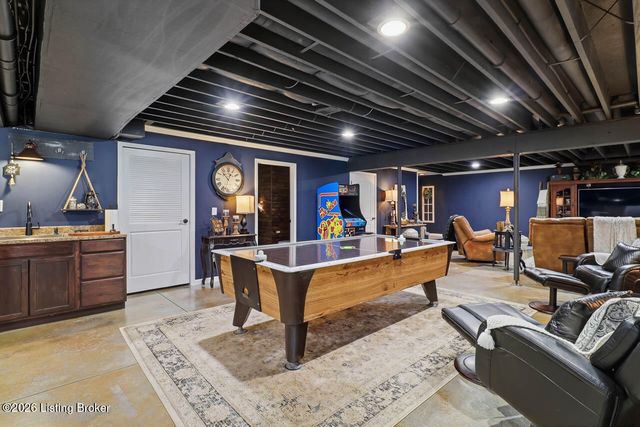 11001 Kaufman Farm Dr, Louisville, KY 40291