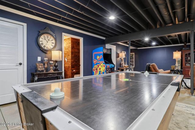 11001 Kaufman Farm Dr, Louisville, KY 40291