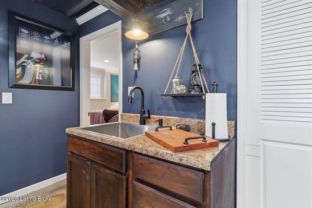 11001 Kaufman Farm Dr, Louisville, KY 40291