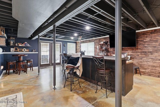 11001 Kaufman Farm Dr, Louisville, KY 40291