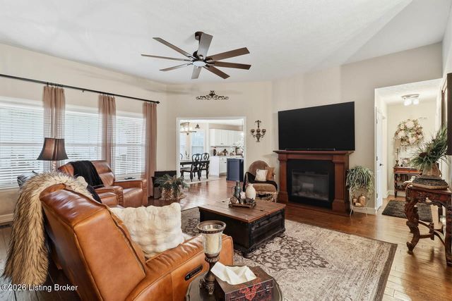 11001 Kaufman Farm Dr, Louisville, KY 40291