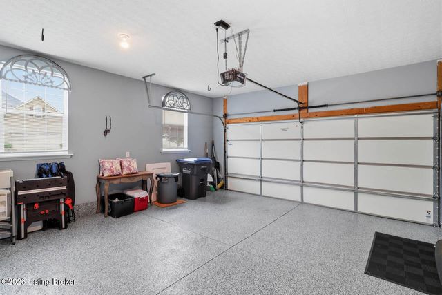 11001 Kaufman Farm Dr, Louisville, KY 40291