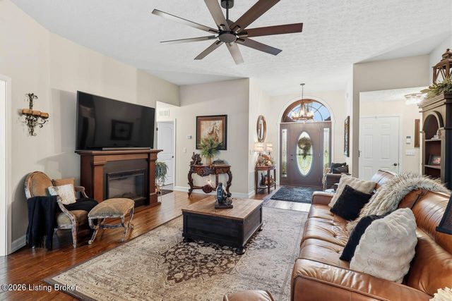 11001 Kaufman Farm Dr, Louisville, KY 40291