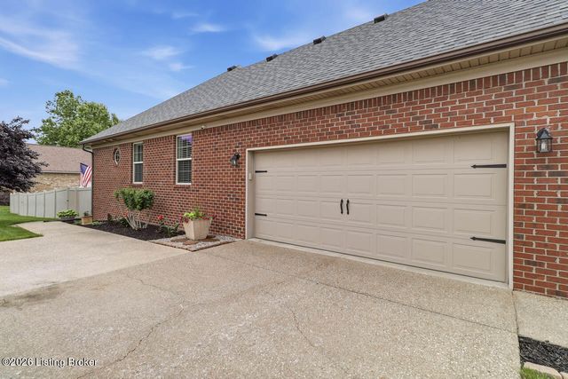 11001 Kaufman Farm Dr, Louisville, KY 40291