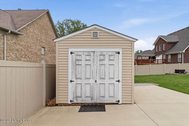 11001 Kaufman Farm Dr, Louisville, KY 40291