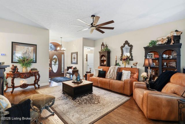 11001 Kaufman Farm Dr, Louisville, KY 40291
