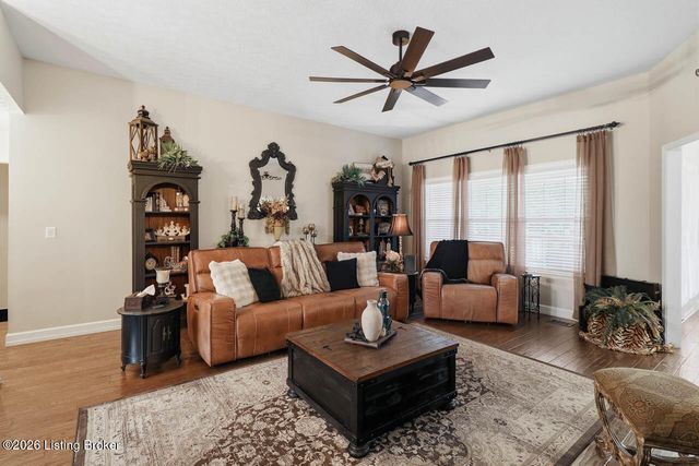 11001 Kaufman Farm Dr, Louisville, KY 40291