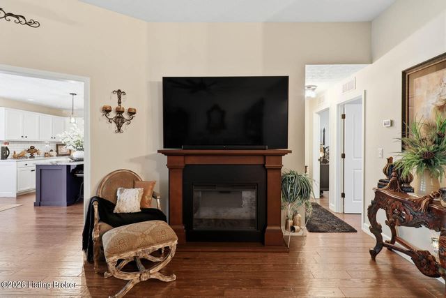 11001 Kaufman Farm Dr, Louisville, KY 40291