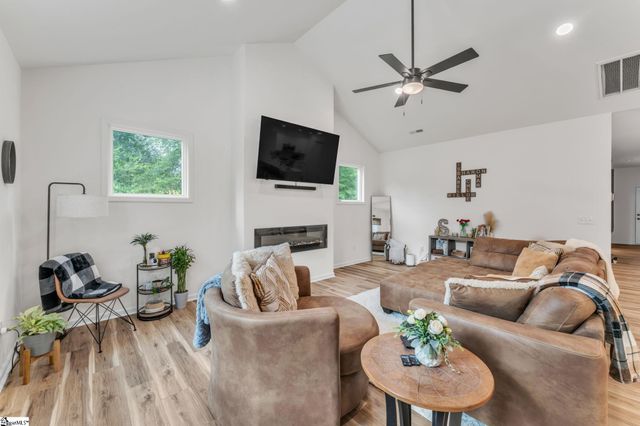 404 Burrell Street, Pendleton, SC 29670